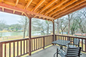 Evolve Spacious Lakefront Home Deck and Fire Pit!